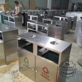 昆明市委黨校向社區(qū)捐贈(zèng)不銹鋼垃圾桶